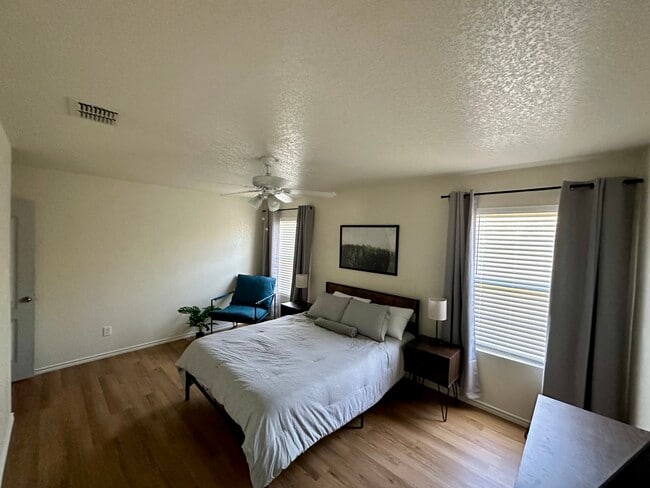 5503 Harefield Dr in San Antonio, TX - Foto de edificio - Building Photo