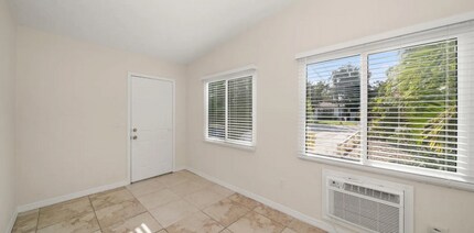 533 Yelvington Ave, Unit 533 in Clearwater, FL - Foto de edificio - Building Photo