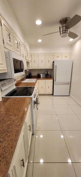 959 SE 2nd Ave, Unit 209 in Deerfield Beach, FL - Building Photo - Building Photo