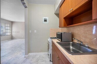 825 Alton Rd in Miami Beach, FL - Building Photo - Building Photo