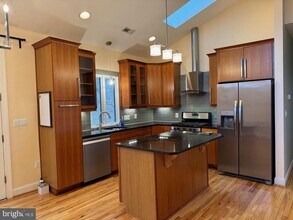 6158 40 Winks Way in Columbia, MD - Foto de edificio - Building Photo