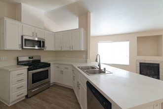 SINGLE STORY HOMES INSIDE GATED COMMUNITY in San Jacinto, CA - Foto de edificio - Building Photo