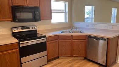 8911 Valley River Dr in Fort Worth, TX - Foto de edificio - Building Photo