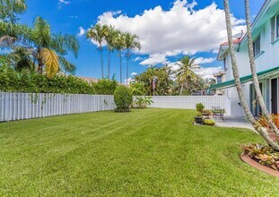 1120 NW 179th Ave in Pembroke Pines, FL - Building Photo - Building Photo
