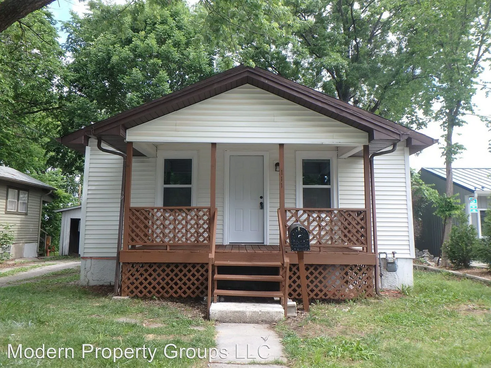 111 E Forest Ave in Columbia, MO - Building Photo