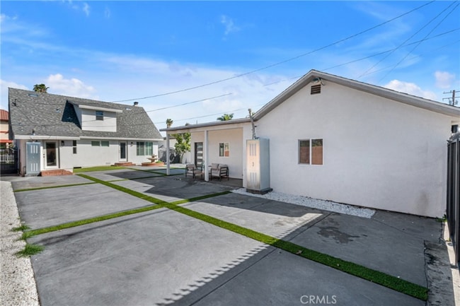 6261 Homewood Ave in Buena Park, CA - Foto de edificio - Building Photo