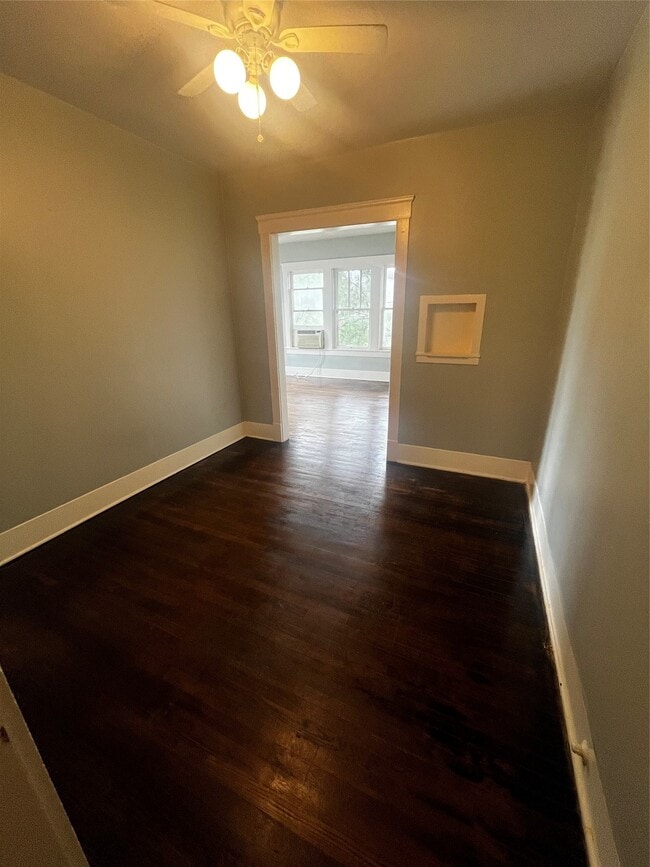 property at 1711 W Main St