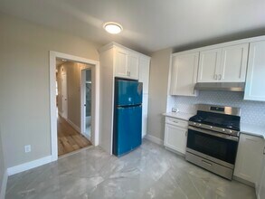 275 Avenue B in Bayonne, NJ - Building Photo - Building Photo