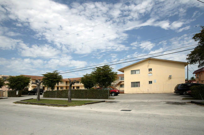 1275 W 26th Pl in Hialeah, FL - Building Photo - Building Photo