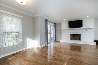 106 Allison Way in Cary, NC - Foto de edificio - Building Photo