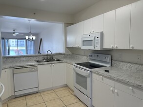 7818 Great Heron Way, Unit 105 in Naples, FL - Building Photo - Building Photo