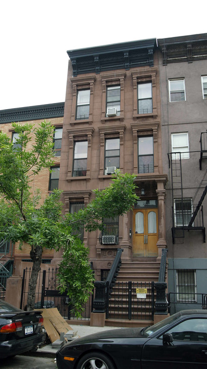 261 W 121st St in New York, NY - Building Photo