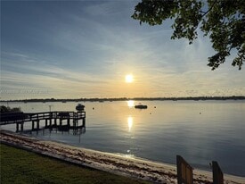 5600 N Flagler Dr in West Palm Beach, FL - Building Photo