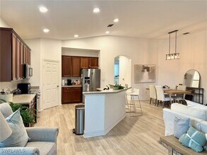 1252 Rialto Way in Naples, FL - Building Photo - Building Photo