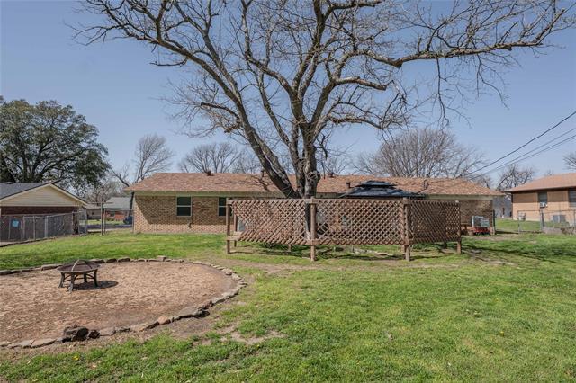 3813 Palomino Dr in Benbrook, TX - Building Photo - Building Photo