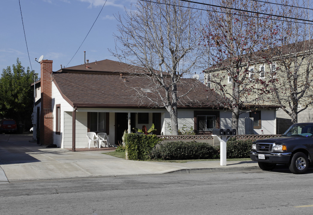 2331 Orange Ave in Costa Mesa, CA - Building Photo