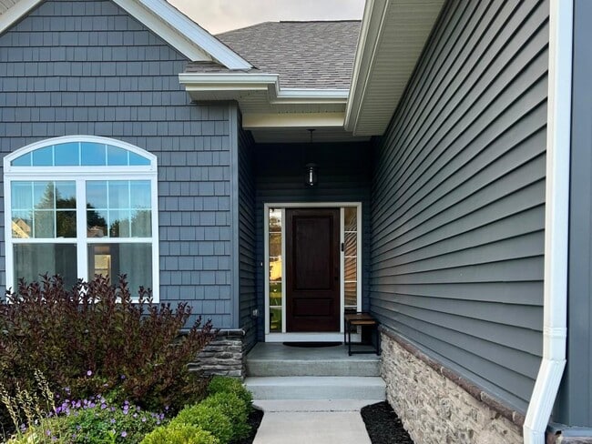 1285 Sweet Grass Trail N in Howell, MI - Building Photo - Building Photo