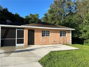 568 Nimitz Blvd in Lehigh Acres, FL - Building Photo - Building Photo