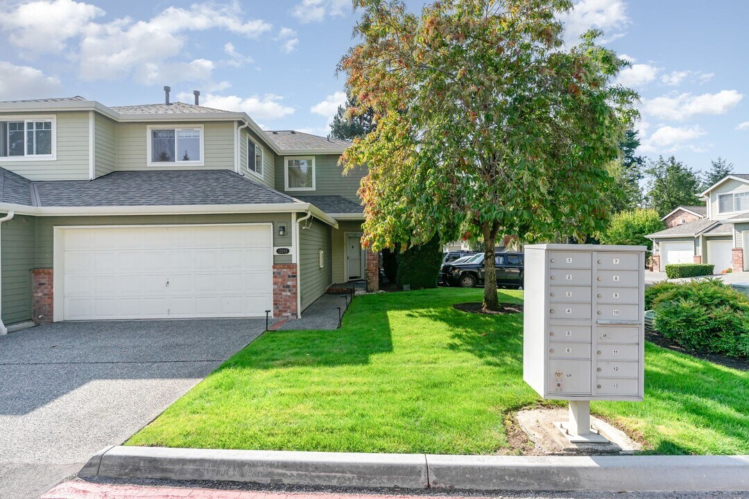 13263 NE 183rd St in Woodinville, WA - Building Photo