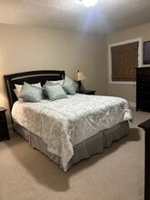 6050 SW Taylors Ferry Rd in Portland, OR - Foto de edificio - Building Photo