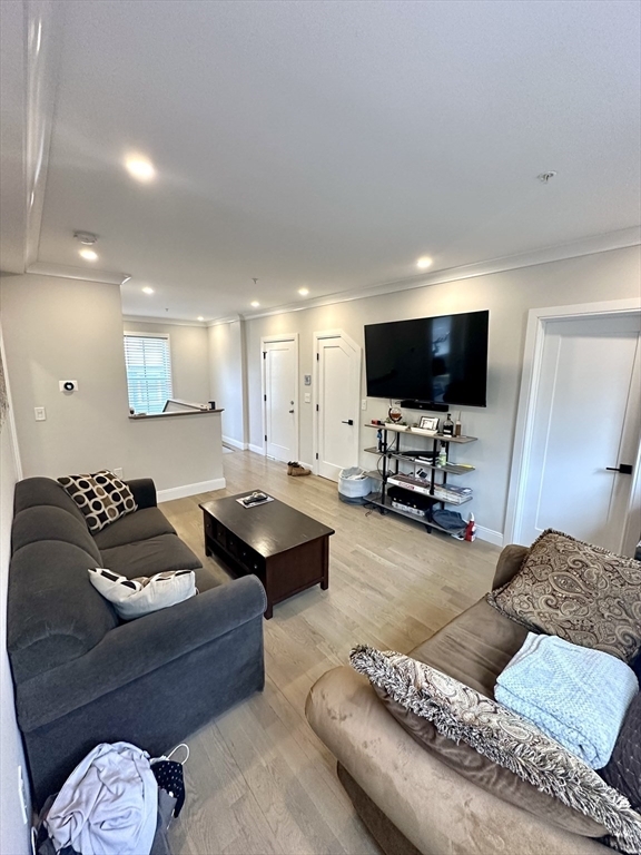 33 Blaine St, Unit #1 in Boston, MA - Foto de edificio - Building Photo