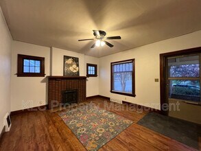 2222 E 12th St in Des Moines, IA - Building Photo - Building Photo