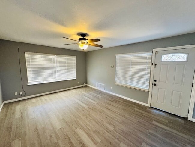 42900 Yew St in Lancaster, CA - Building Photo - Building Photo