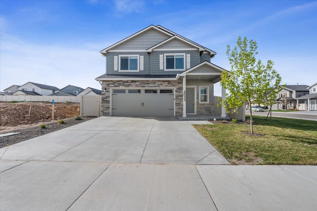 2038 E Tugela Fls St in Kuna, ID - Building Photo
