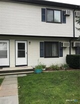 8 Parker St in Danbury, CT - Building Photo