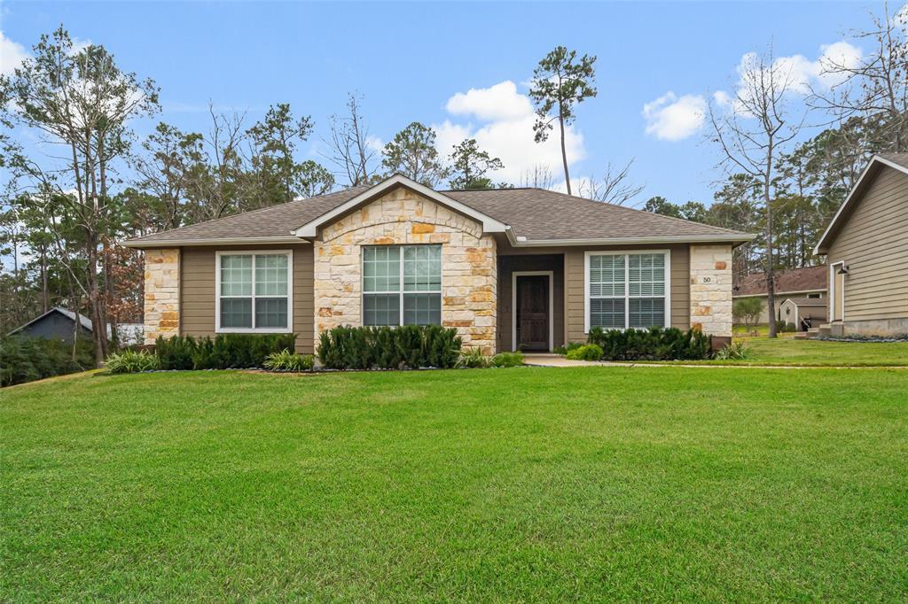 50 S Twinstone Cir in Coldspring, TX - Building Photo