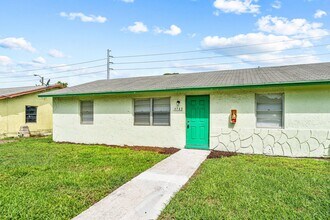 4783 Gulfstream Rd in Lake Worth Beach, FL - Building Photo - Building Photo