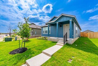 126 Avre Lp in Kyle, TX - Building Photo - Building Photo
