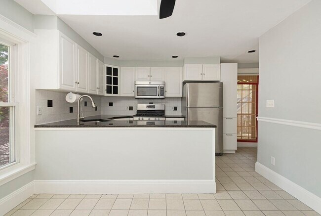 77 Wildwood Ave in Newton, MA - Building Photo - Building Photo