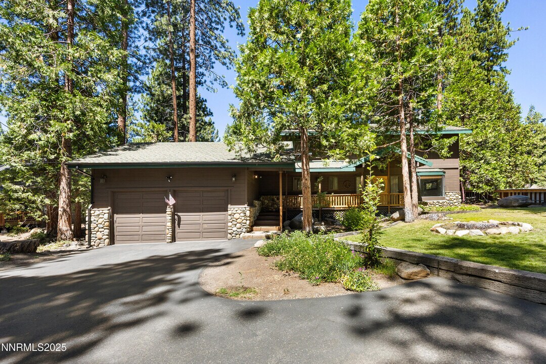 445 Country Club Dr in Incline Village, NV - Building Photo