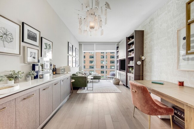 305 E 51st St in New York, NY - Building Photo - Building Photo