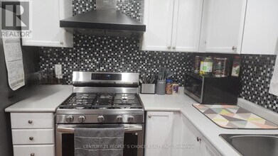 328 Black Dr in Milton, ON - Building Photo - Building Photo