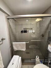 404 Centre St, Unit Apt 0 in Boston, MA - Foto de edificio - Building Photo