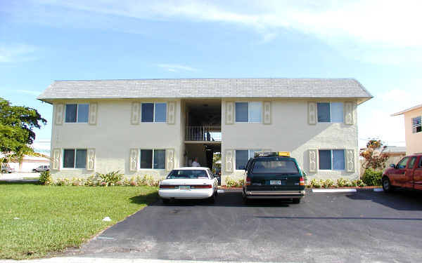 1440 NE 50th Ct in Oakland Park, FL - Foto de edificio - Building Photo