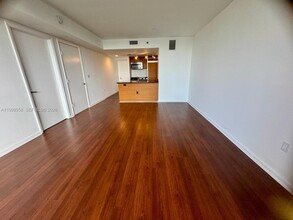 50 Biscayne Blvd in Miami, FL - Building Photo - Building Photo