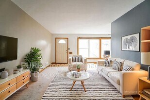 2334 SE 72nd Ave in Portland, OR - Building Photo