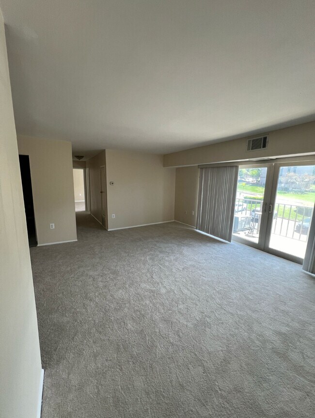 5204 Newton St, Unit 304 in Bladensburg, MD - Building Photo - Building Photo