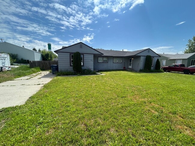 property at 915-919 S Beeman St