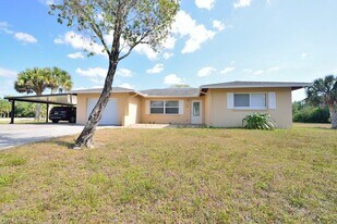1579 25th St SW in Naples, FL - Building Photo