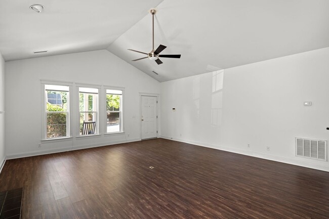 1314 Heathbrook Cir in Asheville, NC - Building Photo - Building Photo