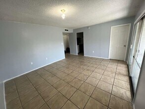 851 Sky Lake Cir in Orlando, FL - Building Photo - Building Photo