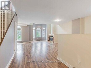 208 Carlton St. in Toronto, ON - Building Photo - Building Photo