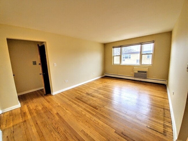 2113 Howard St, Unit 2B in Evanston, IL - Building Photo - Building Photo
