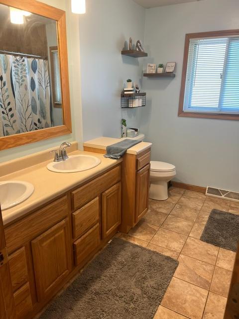 property at 525 Meadow Ln