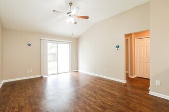 9366 Daniel's Mill Dr in Jacksonville, FL - Foto de edificio - Building Photo