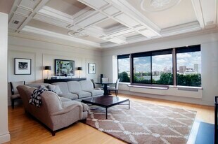 232 Beacon St, Unit 7 in Boston, MA - Building Photo